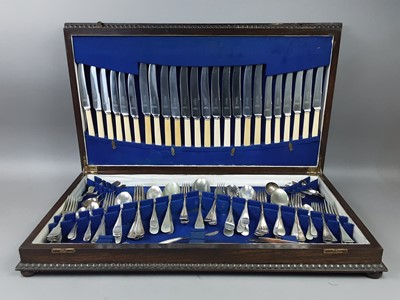 Lot 637 - AN OAK CANTEEN OF SILVER PLATED CUTLERY