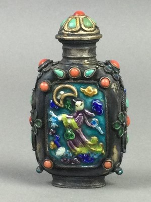 Lot 40 - A GROUP OF FOUR 20TH CENTURY CHINESE SNUFF BOTTLES, CARD CASE AND CIGARETTE BOX