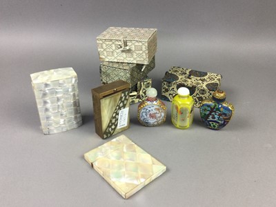 Lot 40 - A GROUP OF FOUR 20TH CENTURY CHINESE SNUFF BOTTLES, CARD CASE AND CIGARETTE BOX