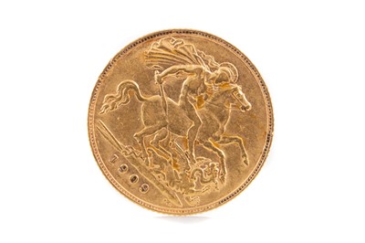 Lot 15 - AN EDWARD VII GOLD HALF SOVEREIGN DATED 1909