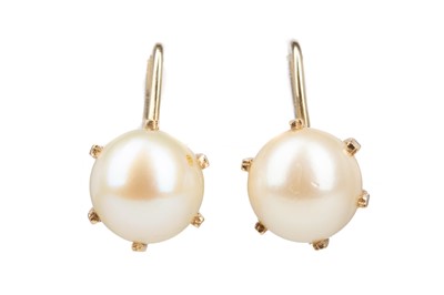 Lot 706 - A PAIR OF CULTURED PEARL EARRINGS
