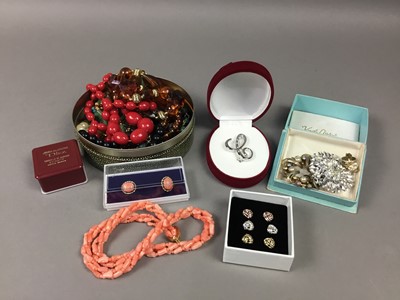 Lot 47 - A COLLECTION OF COSTUME JEWELLERY AND FASHION WATCHES
