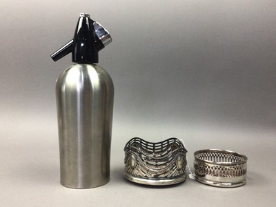 Lot 164 - A SHIPPING INTEREST MAPPIN & WEBB SILVER PLATED ICE BUCKET AND OTHER PLATED ITEMS