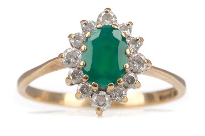 Lot 725 - AN EMERALD AND GEM SET RING