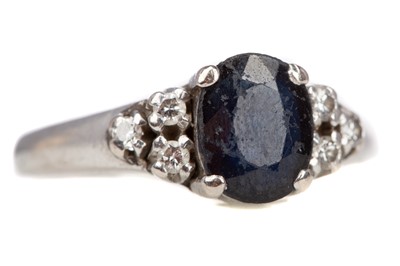 Lot 736 - A SAPPHIRE AND DIAMOND RING
