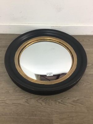 Lot 215 - A CIRCULAR CONVEX WALL MIRROR