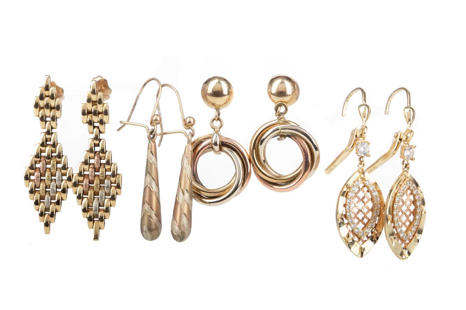 Lot 759 - A COLLECTION OF EARRINGS