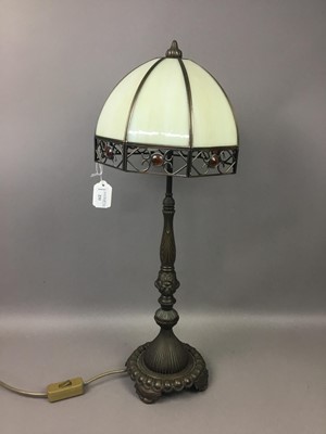 Lot 231 - A DECORATIVE TABLE LAMP