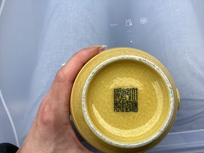 Lot 1104 - A CHINESE YELLOW MONOCHROME VASE