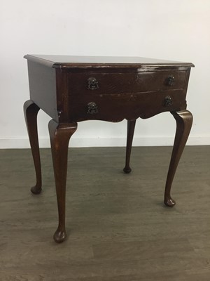 Lot 241 - AN OAK CANTEEN