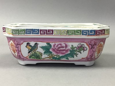 Lot 264 - A COLLECTION OF CHINESE CERAMIC PLANTERS/SERVING DISHES