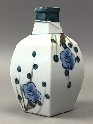 Lot 268 - A COLLECTION OF CHINESE AND JAPANESE CERAMICS
