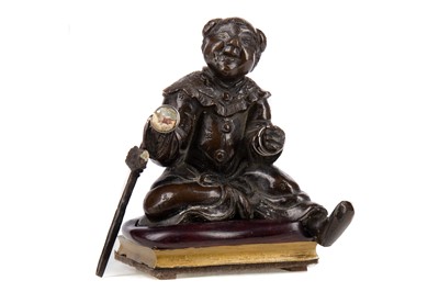 Lot 1176 - AN EARLY 20TH CENTURY CHINESE BRONZE FIGURE