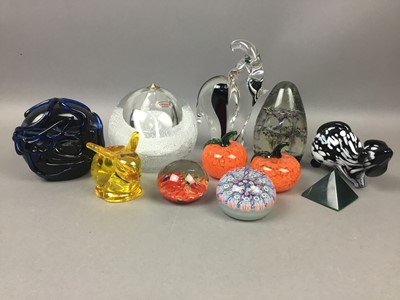 Lot 249 - A LOT OF GLASS PAPERWEIGHTS