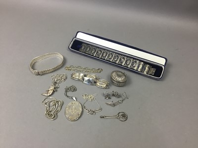 Lot 323 - A LOT OF SILVER JEWELLERY