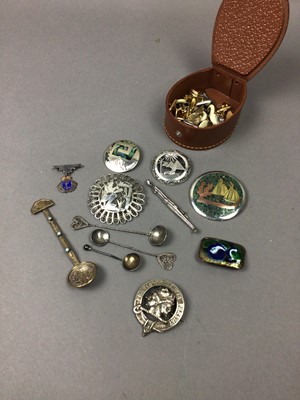 Lot 328 - A LOT OF CUFFLINKS, BADGES AND SPOONS