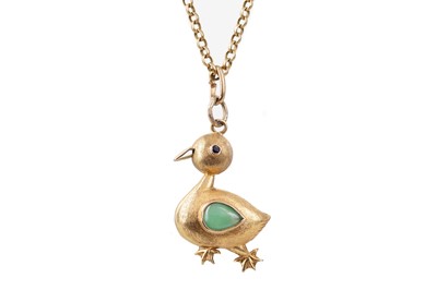 Lot 416 - A JADE AND SAPPHIRE DUCK PENDANT ON CHAIN