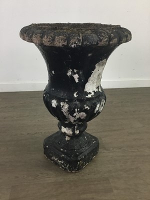 Lot 430 - A CONCRETE GARDEN URN