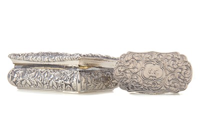 Lot 1 - A WILLIAM IV SILVER SNUFF BOX AND VICTORIAN VINAIGRETTE BY NATHANIEL MILLS