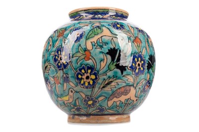 Lot 1213 - AN EARLY 20TH CENTURY IZNIK JAR