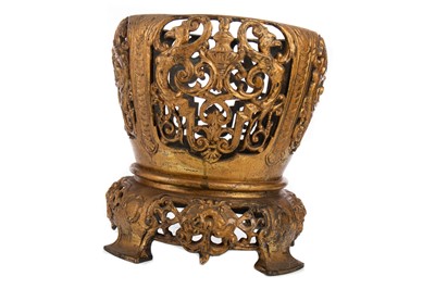 Lot 800 - A LATE 19TH/EARLY 20TH CENTURY GILT METAL VASE STAND