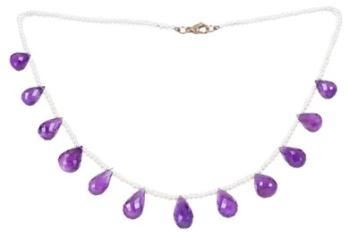 Lot 427 - A PEARL AND AMETHYST NECKLACE