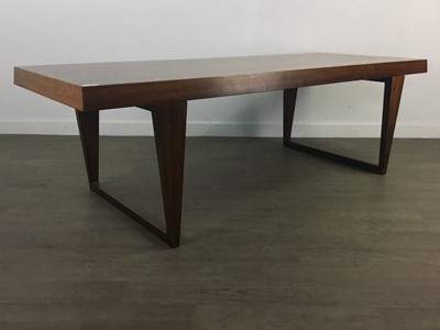 Lot 291 - A 1960S DANISH HARDWOOD COFFEE TABLE IN THE MANNER OF LEIF HANSEN