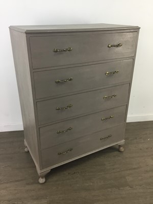 Lot 386 - A PAINTED CHEST OF DRAWERS, DRESSING TABLE AND TWO BEDSIDE CABINET