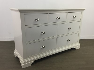 Lot 379 - A MODERN CHEST OF DRAWERS AND MATCHING BEDSIDE CABINETS