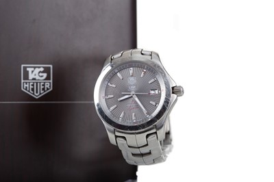 Lot 849 - A GENTLEMAN'S TAG HEUER LINK TIGER WOODS STAINLESS STEEL AUTOMATIC WRIST WATCH