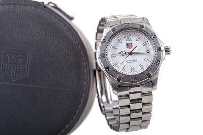 Lot 848 - A GENTLEMAN'S TAG HEUER STAINLESS STEEL AUTOMATIC WRIST WATCH