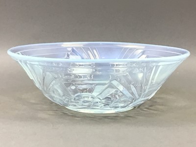 Lot 31 - AN ART DECO OPALESCENT GLASS BOWL