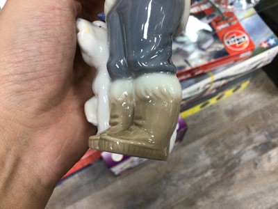 Lot 34 - A LLADRO FIGURE GROUP OF TWO ESKIMO CHLDREN ON A POLAR BEAR