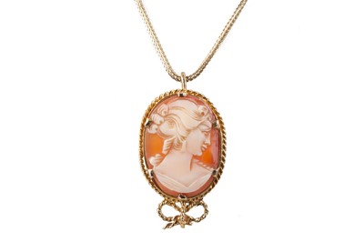 Lot 440 - A CAMEO PENDANT ON CHAIN