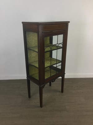 Lot 96 - AN EDWARDIAN INLAID MAHOGANY DISPLAY CABINET