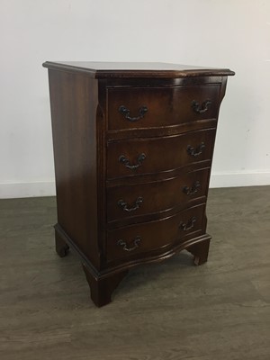 Lot 108 - A MAHOGANY REPRODUCTION SMALL SERPENTINE CHEST OF DRAWERS