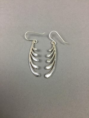 Lot 11 - A GROUP OF SILVER EARRINGS