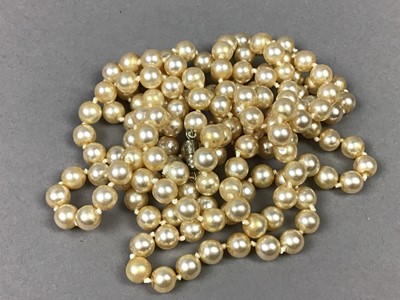 Lot 45 - A COLLECTION OF PEARL NECKLACES AND COSTUME JEWELLERY