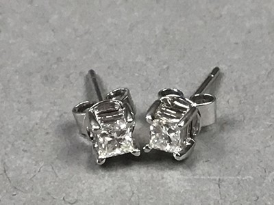 Lot 232 - A PAIR OF DIAMOND STUD EARRINGS