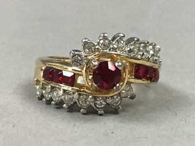 Lot 236 - A RED AND WHITE GEM SET RING