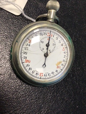 Lot 869 - A MILITARY ISSUE STAINLESS STEEL STOPWATCH