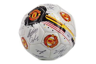 Lot 1516 - A MANCHESTER UNITED SIGNED FOOTBALL