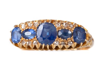 Lot 459 - A SAPPHIRE AND DIAMOND RING