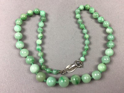 Lot 238 - AN APPLE GREEN JADE NECKLACE