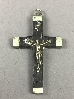 Lot 169 - A NINE CARAT GOLD DIAMOND SET INTIAL PIN AND A CRUCIFIX PENDANT