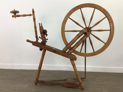 Lot 277 - A LARGE OAK SPINNING WHEEL