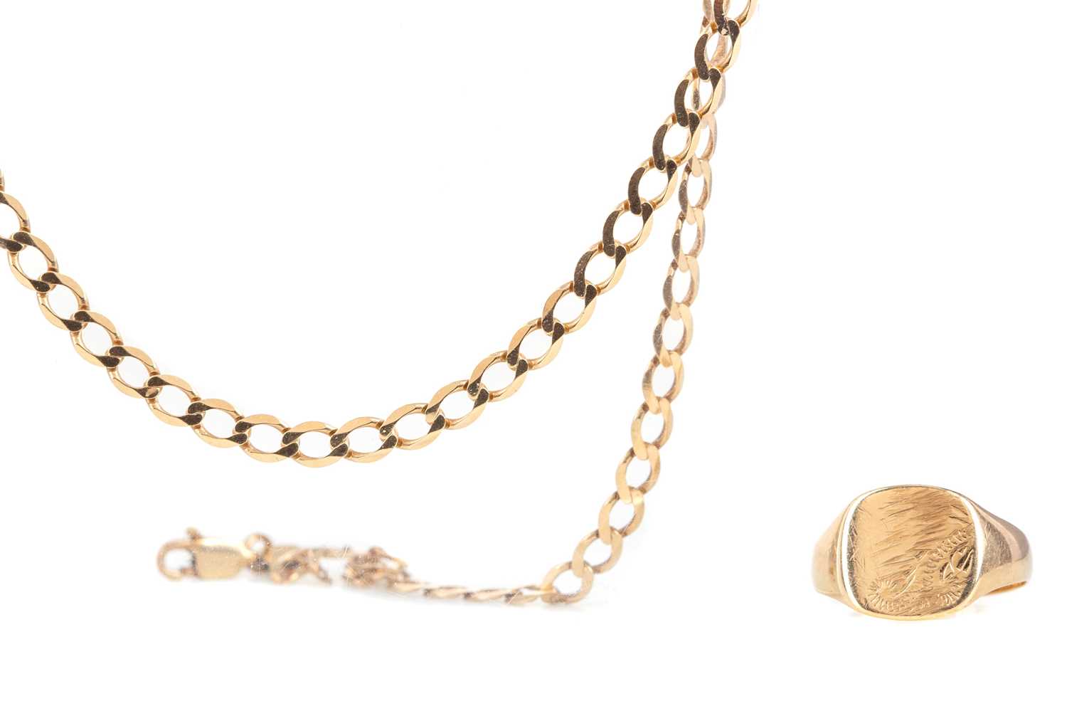 Lot 520 - A GENTLEMAN'S GOLD SIGNET RING AND A CHAIN