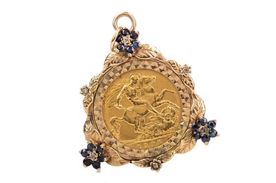 Lot 77 - AN EDWARD VII GOLD HALF SOVEREIGN PENDANT BROOCH