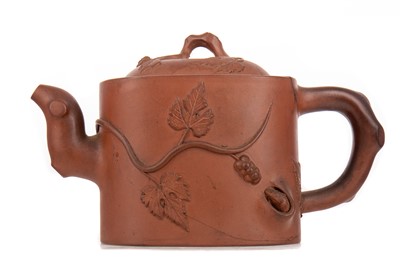 Lot 1116 - CHINESE YIXING TEAPOT