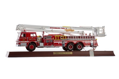 Lot 449 - 1:32 SCALE PIERCE SNORKEL FIRE ENGINE